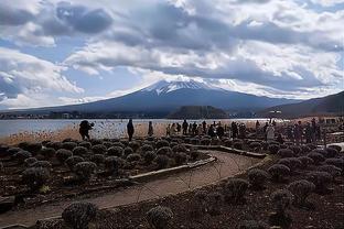 湖人首发：里夫斯、克里斯蒂、八村塁、詹姆斯、浓眉